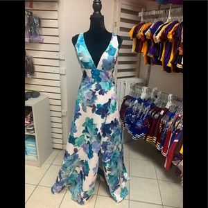 Size 5 Floral Open Back Prom Bridesmaid Homecoming Gown Dress w/Pockets NWT